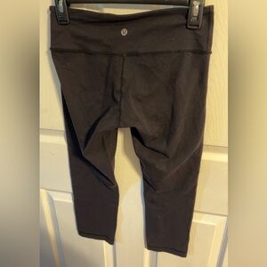 Lululemon size 6 cropped aligns